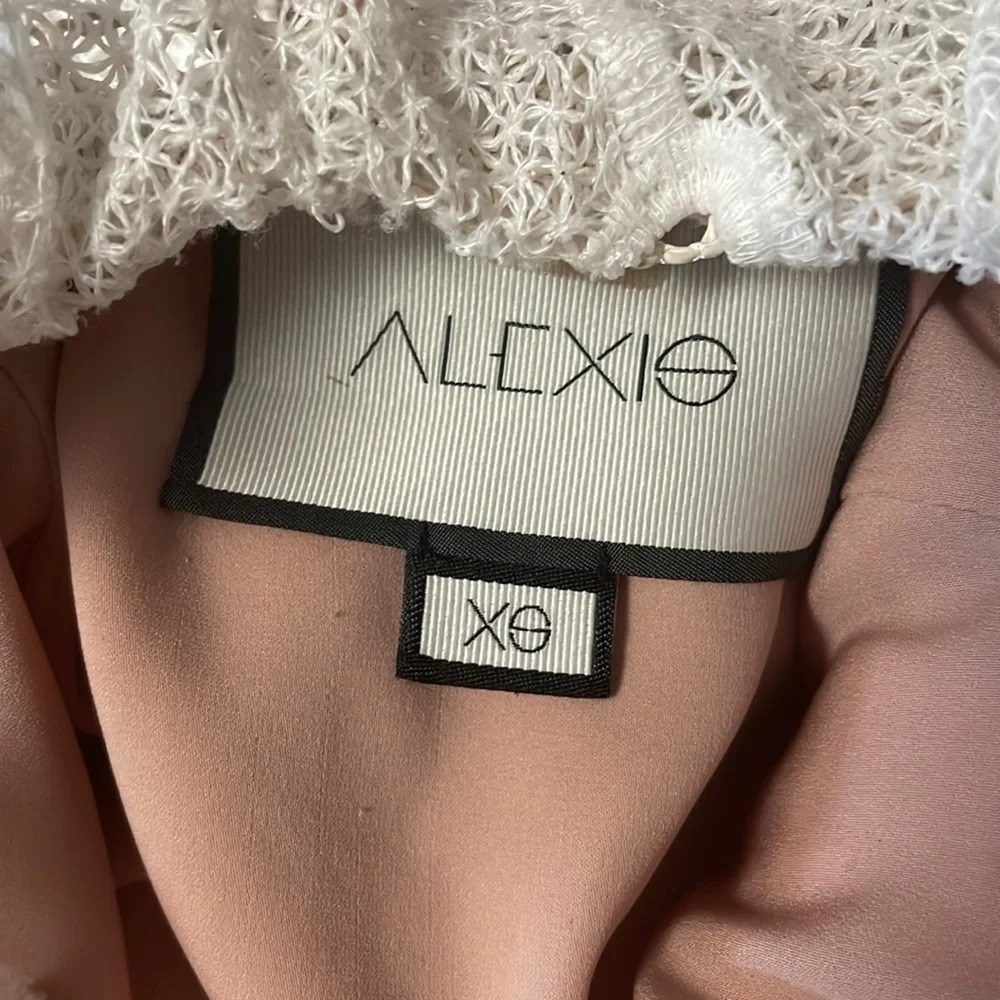 Alexis Dress Mini Size XS Lace Floral Lined Sleeveless Off White Asymm Hem - Picture 8 of 11